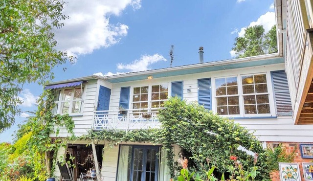 Tui Combo - Rustic, quiet, leafy. Close to CBD, forest, beach.