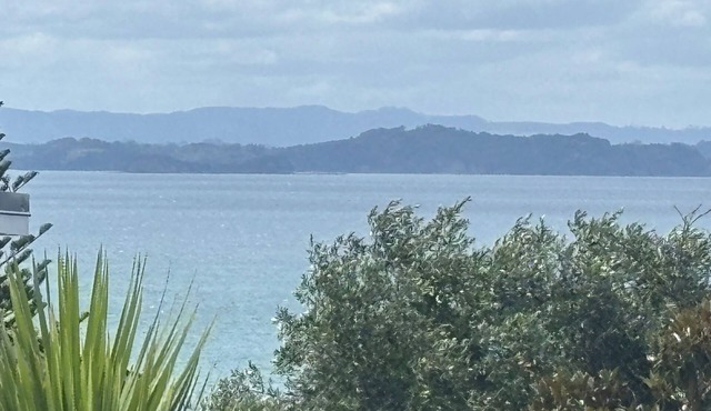 Tui Cove Retreat a lovely coastal escape close to local beaches & coastal walks