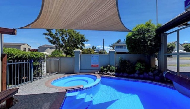 Tui Unit - So close to the lake +Pool