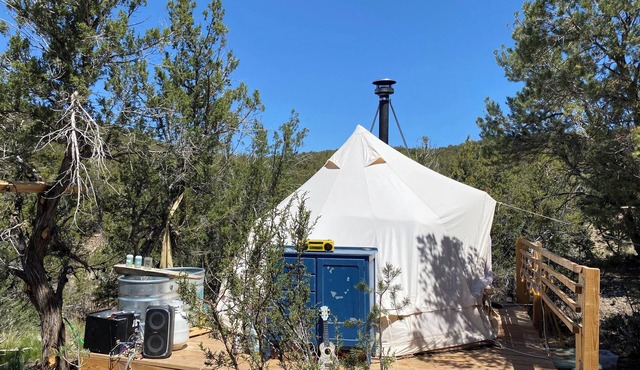 Tuktu Ranch - Serenity Yurt - Glamping Experience