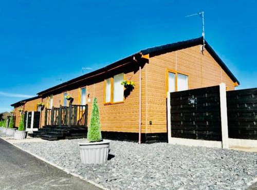 Tulip Cabin with Hot Tub