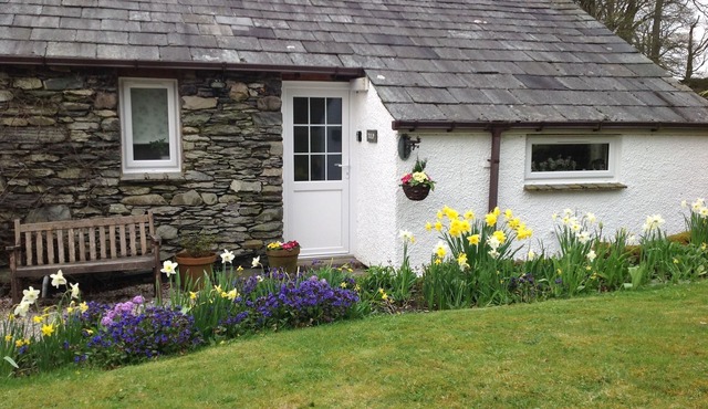 Tulip Cottage ideal Riverside Location, Lake District Park,withlog burner.
