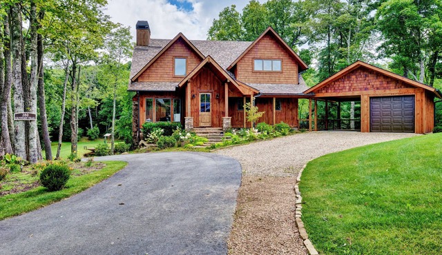 Tulip Pond - Beautiful Home on Tranquil Pond in Chinquapin
