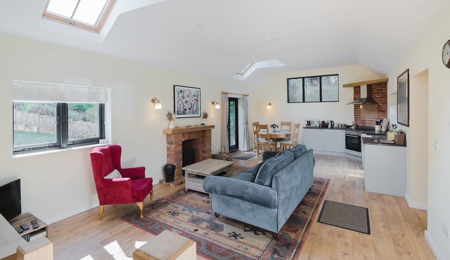 ★Tulip Tree Cottage★ Huge Garden+village setting+near Canterbury+dog friendly