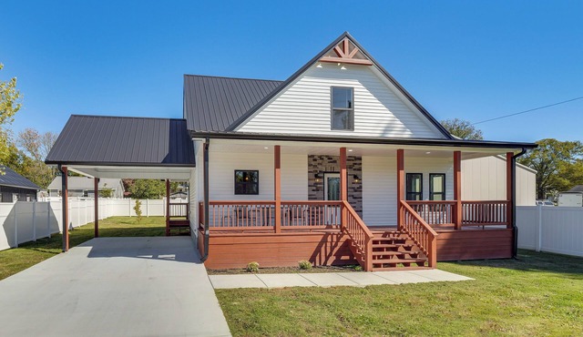 Tullahoma Whiskey Trail Base w/Yard & Fire Pit