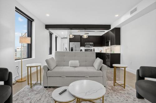 Tulsa Beacon Living Sleek & Cozy 2BR Flat