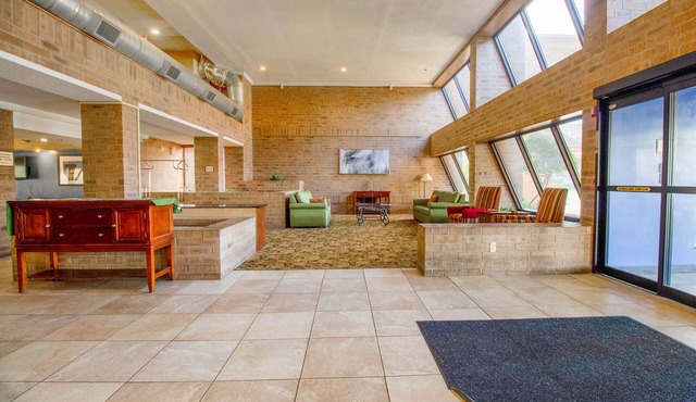 Tulsa Square Hotel Central, I-44 By OYO