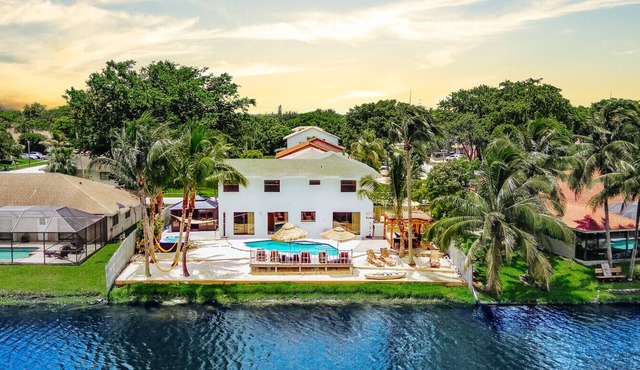 Tulum Villa a Waterfront Villa Beach, Game Room, Cinema & Spa