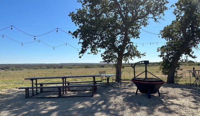 Tumbleweed Saloon Cabin at Painted Lakes Ranch