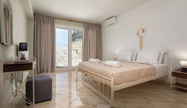 Tumeremos Holiday Apartment : 3-bedroom apartment in Zakynthos near Laganas.