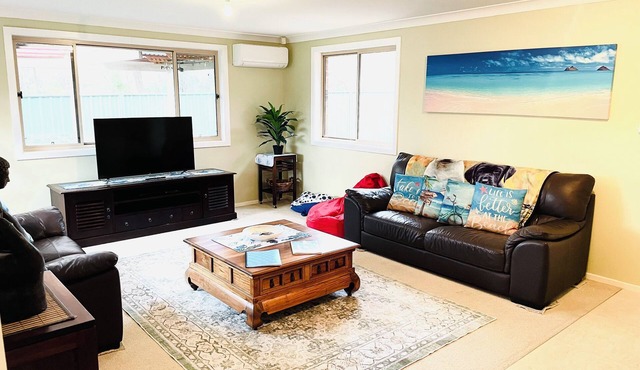 Tuncurry Tranquility family and dog friendly house/garden conveniently located
