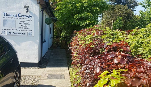 Tunnag cottage is around 10 mins walk to a Beautiful Tralee beach