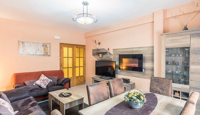 TURISTholedo: SAPPHIRE. Spacious, cozy and comfortable. Maximum 8 people. Free WIFI