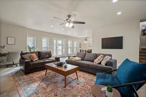 Turkey Mountain Bungalow by Tulsa Getaways