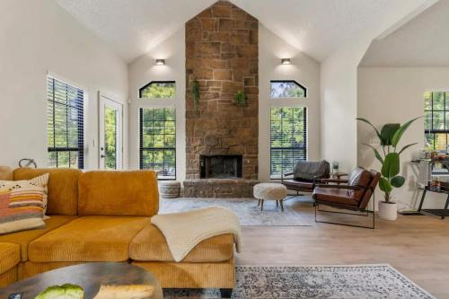 Turkey Mountian Trailside by Tulsa Getaways