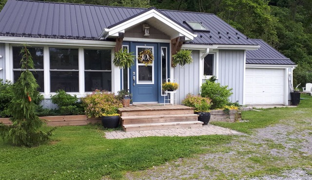Turkey Point Cottage one block from Lake Erie