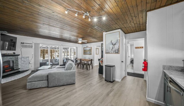 Turkey Trot & Silly Goose At Heron Hill Retreat 2 Hot Tubs On Lake!