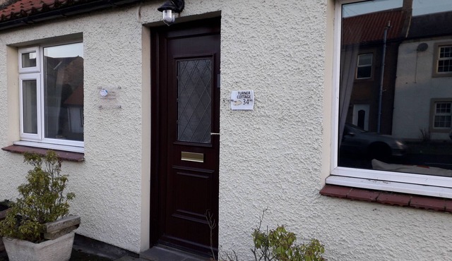 Turner Cottage, Norham - sleeps 2 guests in 1 bedroom