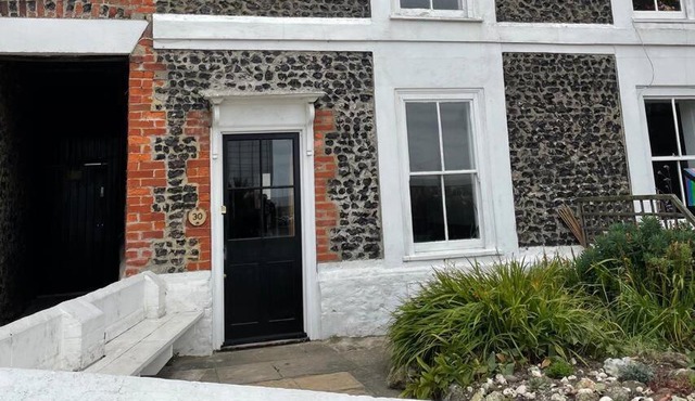 Turner Cottage - 3 bed with a View of the Harbour