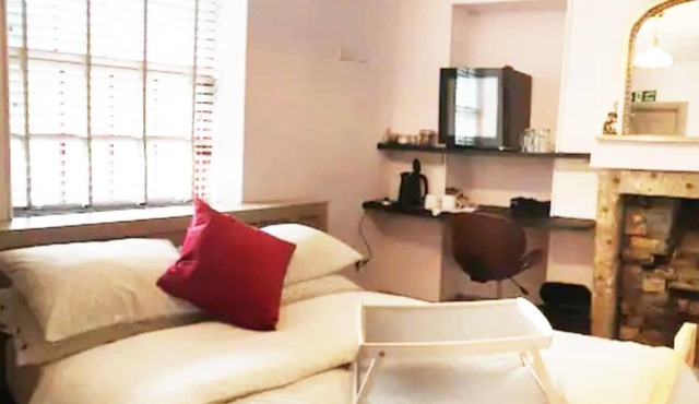 Turner - En-suite Room in Canalside Guesthouse