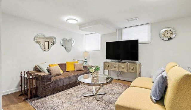 Turnkey 2BR Apt Near QCH With Yard And Carport