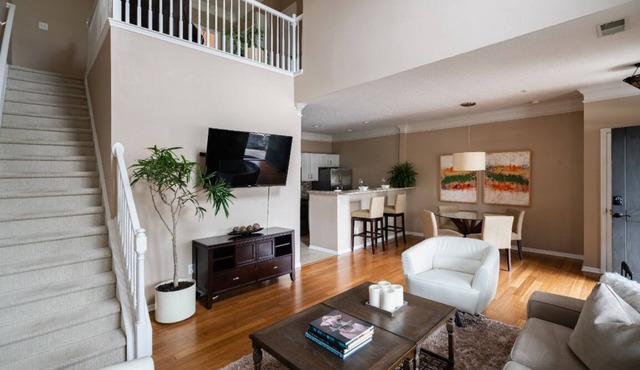 Turnkey Townhome/30+ Day Stay/Peloton + Gym
