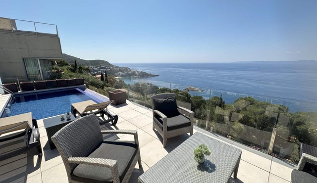 Turo Villa 2 - Four Bedroom Villa, Sleeps 8