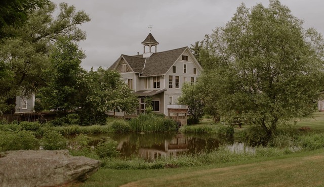 Turquoise Barn Catskills 1800s Carriage House Barn w/Pond/Mtns on 13 acres