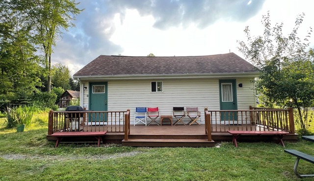 Turquoise by the lake