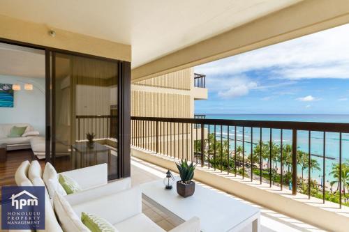 Turquoise Ocean Views Walk to Waikiki