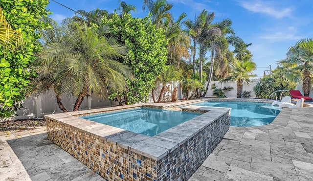 Turquoise Palm Heated Pool Jacuuzi Movie Theater