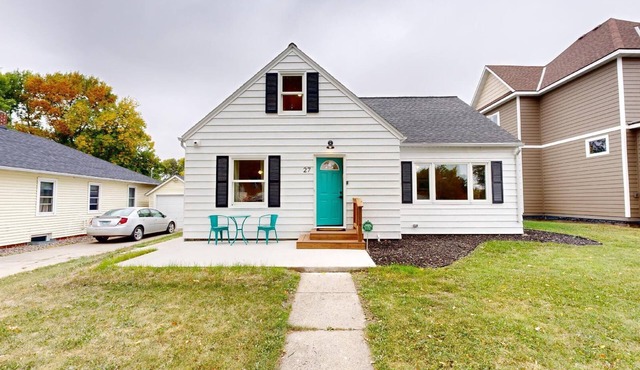 Turquoise Squirrel 27 : Lodge - walking distance to all amenities.
