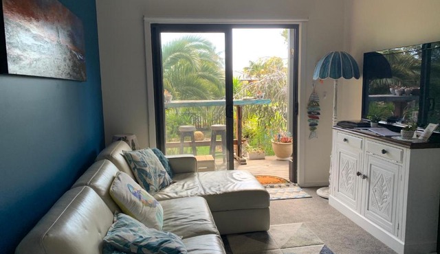 Turquoise Waters B &B -Private Guest suite with massage chair