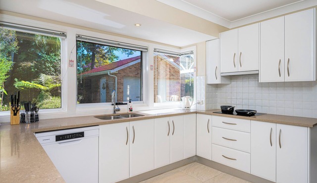 Turramurra Spacious 6Br House close to Train/Parks