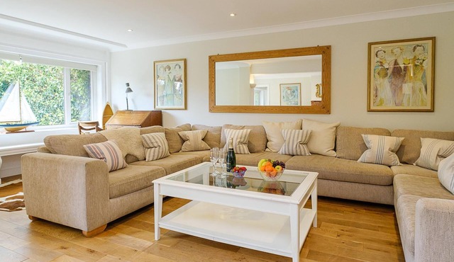 Turret House - sleeps 10 guests in 5 bedrooms