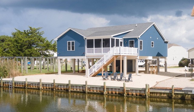Turtle Bay | Waterfront Home, Screened Porch, Fireplace, Pools, Golf & Marina Access