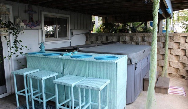 Turtle Cove Lakefront APT. 10 min from MIS, 40 min to Ann Arbor