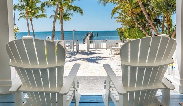 Turtle Crawl on Long Key Oceanfront Beachfront with dock and pool