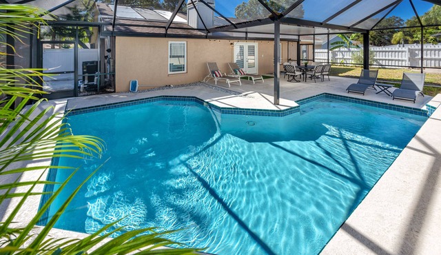 Turtle House: Heated Pool, 10m to Beach & Dining!