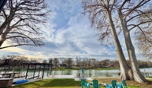 Turtle House-Pool Table-Shuffle Board-5 Bedrooms-Sleeps 12!