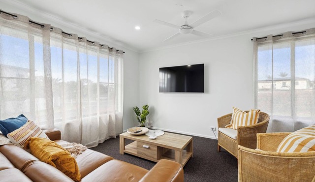 Turtle Lane, steps to the beach, pet-friendly, family beach house.