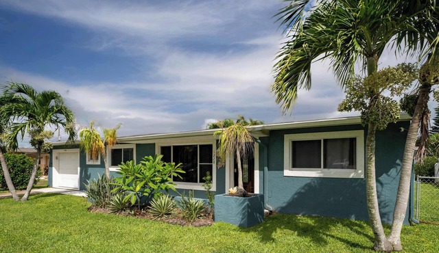 Turtle Nest 3br with hot tub, great park, beach!