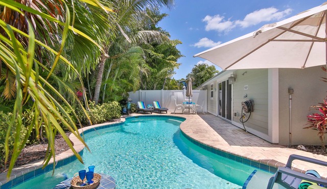 Turtle Nest! Private Heated Pool and Access to the Beach