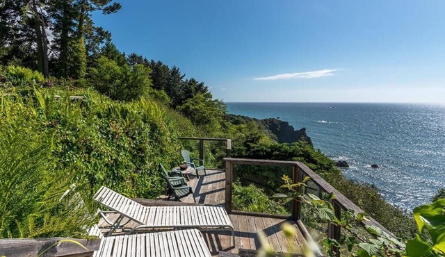 Turtle Rocks Oceanfront Inn