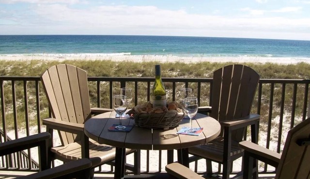 Turtle's Nest-Gulf Front Home w/Gorgeous Furnishings. Sleeps 10