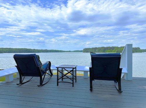Turtle Town Bungalow on Lake Murray - RV Parking Available