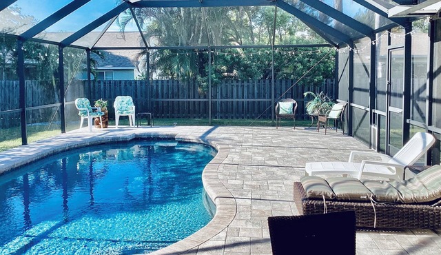Turtles By the Bay Comfy Fun Sunny Retreat by the Bay w/Crystal Water, Pool