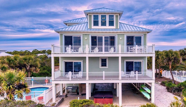 Turtles' Paradise - beachfront retreat, 7-bedroom blends comfort, space, and luxury.