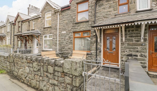 TURTWIG COTTAGE, pet friendly, with open fire in Blaenau Ffestiniog