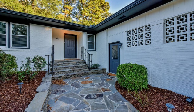 TuscaLodge: Close to Stadium, Big on Comfort!